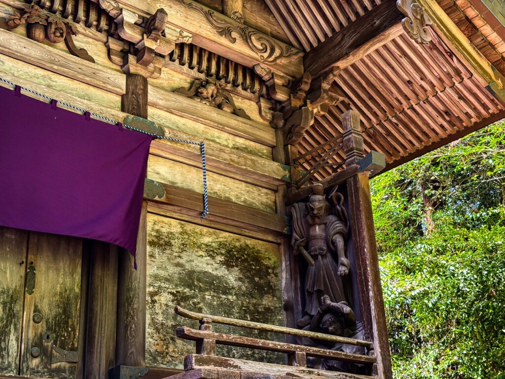高千穂神社 三毛入野命と鬼八