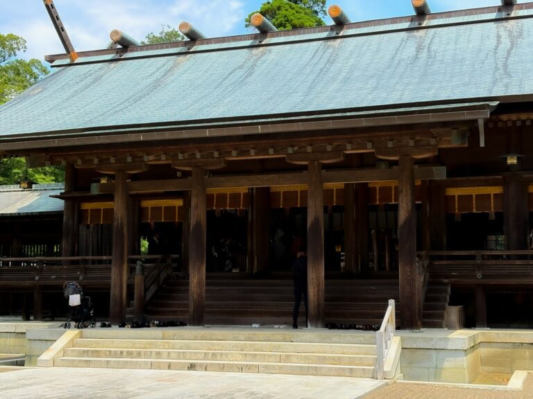 宮崎神宮｜神武天皇を祀る荘厳な社殿と静寂に包まれる杜